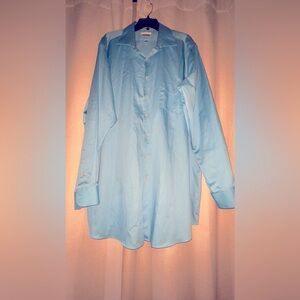Used men’s Van Heusen teal dress shirt